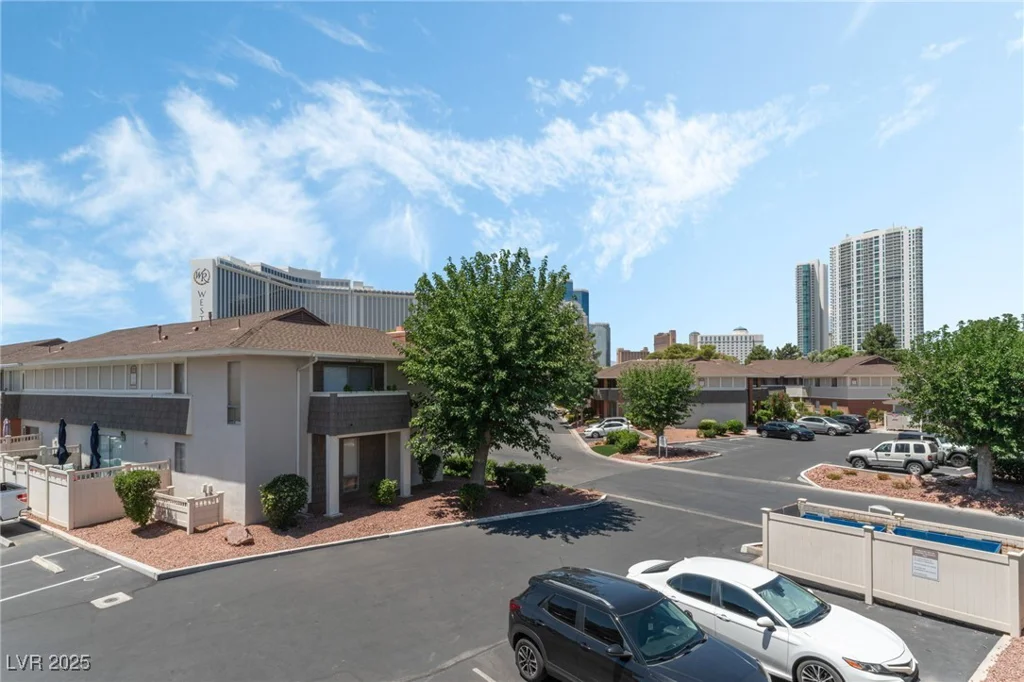 753 Oakmont, Las Vegas, NV 89109