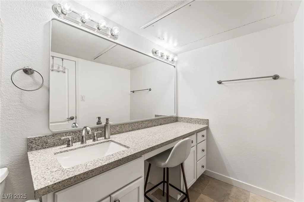 753 Oakmont, Las Vegas, NV 89109