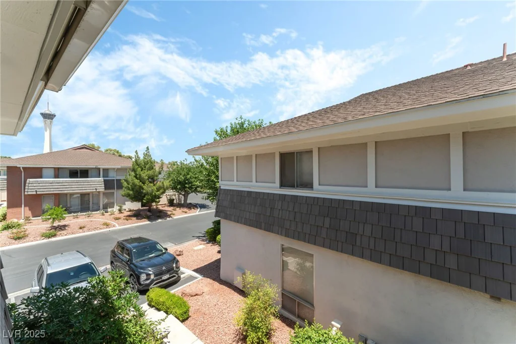 753 Oakmont, Las Vegas, NV 89109