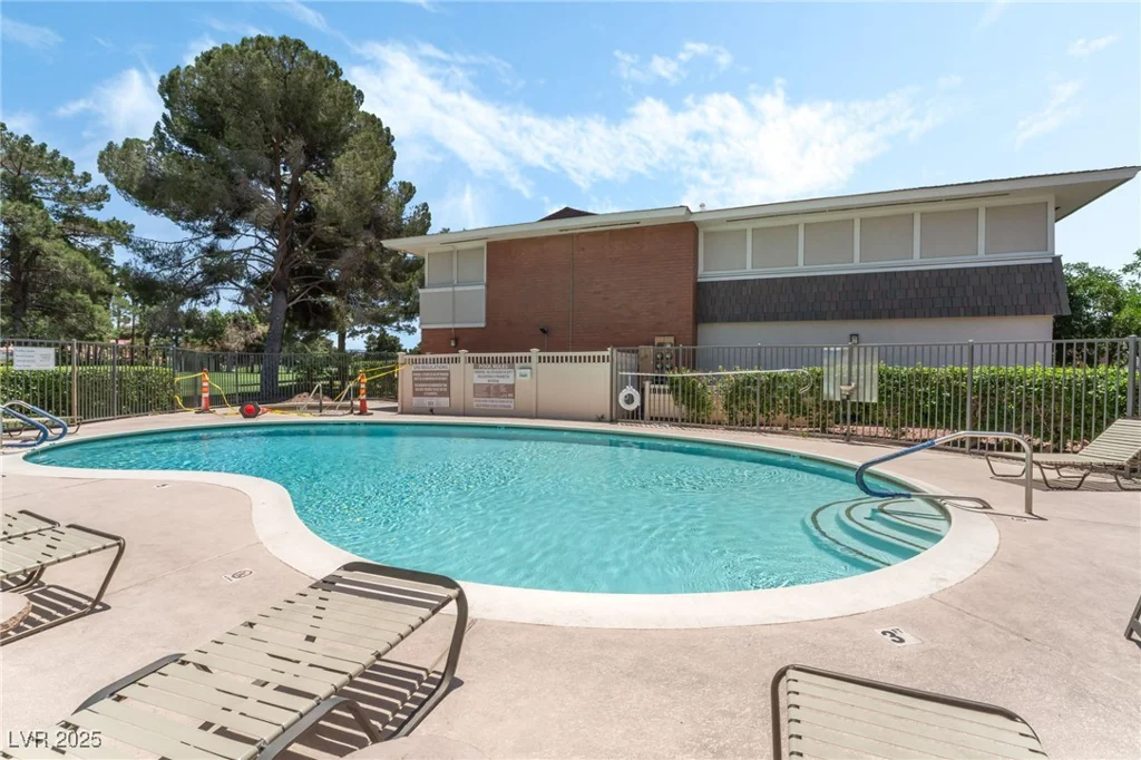 753 Oakmont, Las Vegas, NV 89109