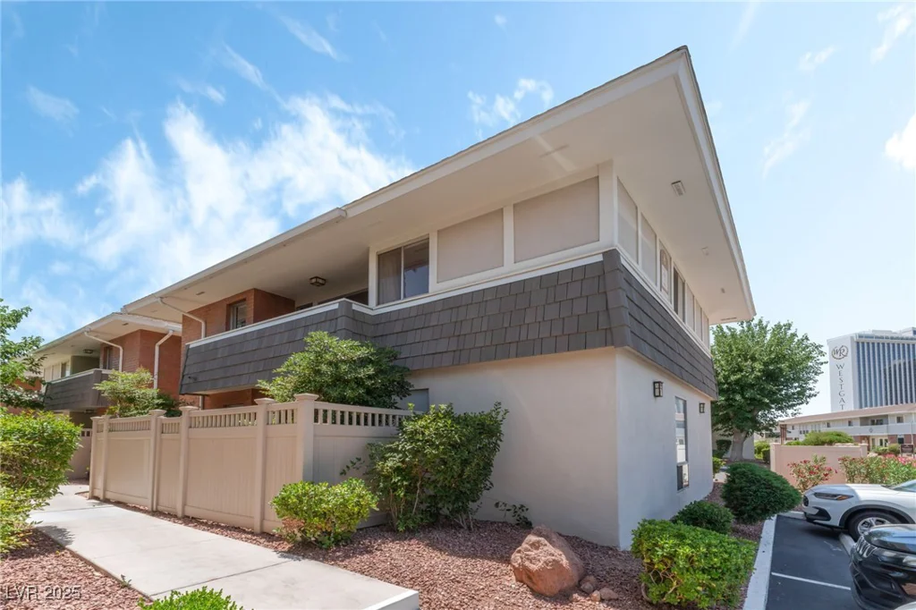 753 Oakmont, Las Vegas, NV 89109