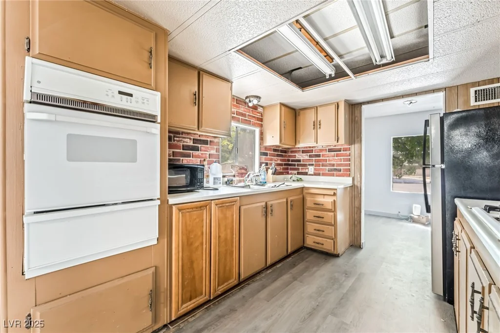 153 Sir Thomas, Las Vegas, NV 89110