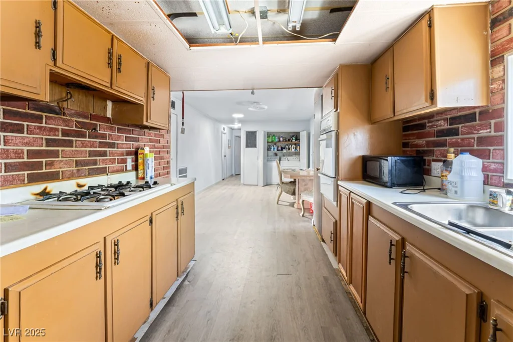 153 Sir Thomas, Las Vegas, NV 89110