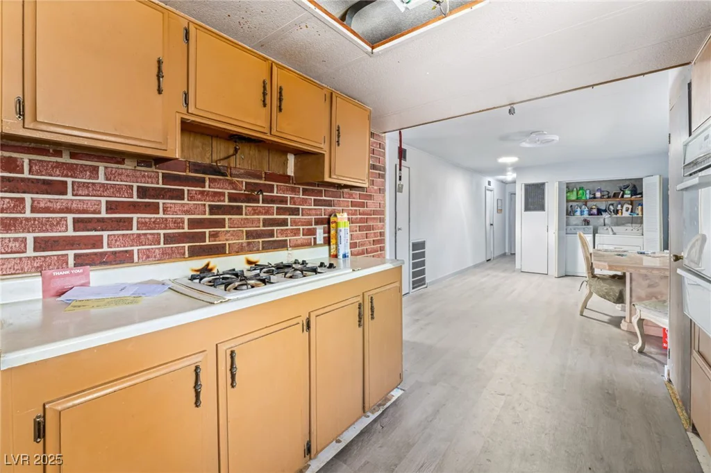 153 Sir Thomas, Las Vegas, NV 89110