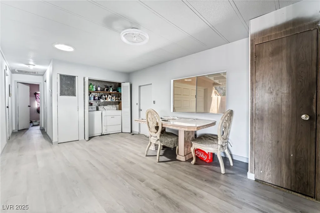 153 Sir Thomas, Las Vegas, NV 89110