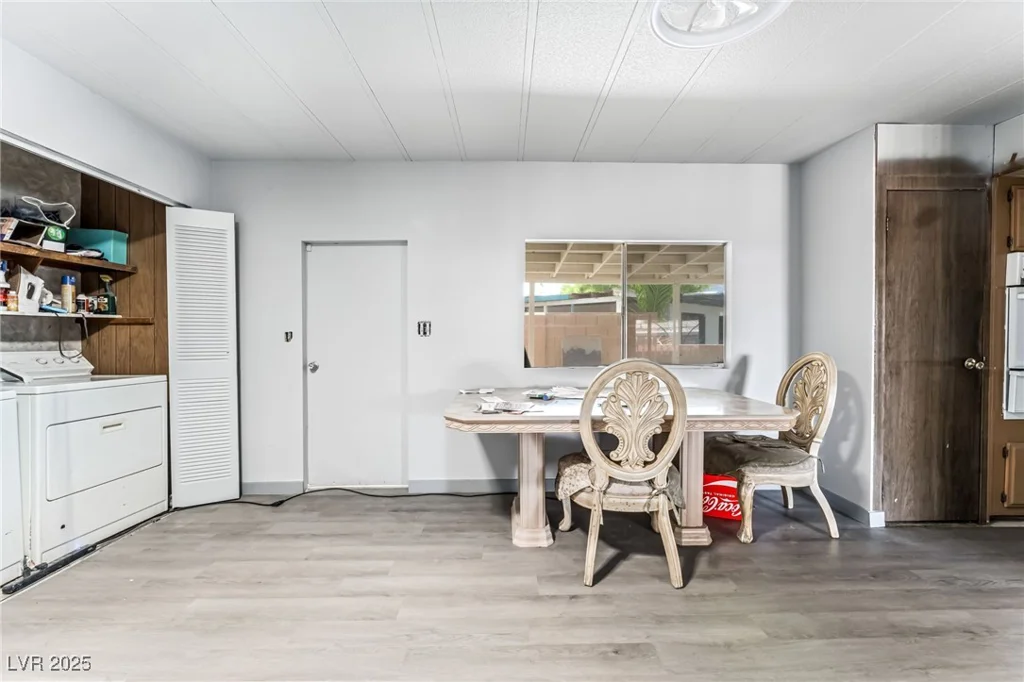 153 Sir Thomas, Las Vegas, NV 89110
