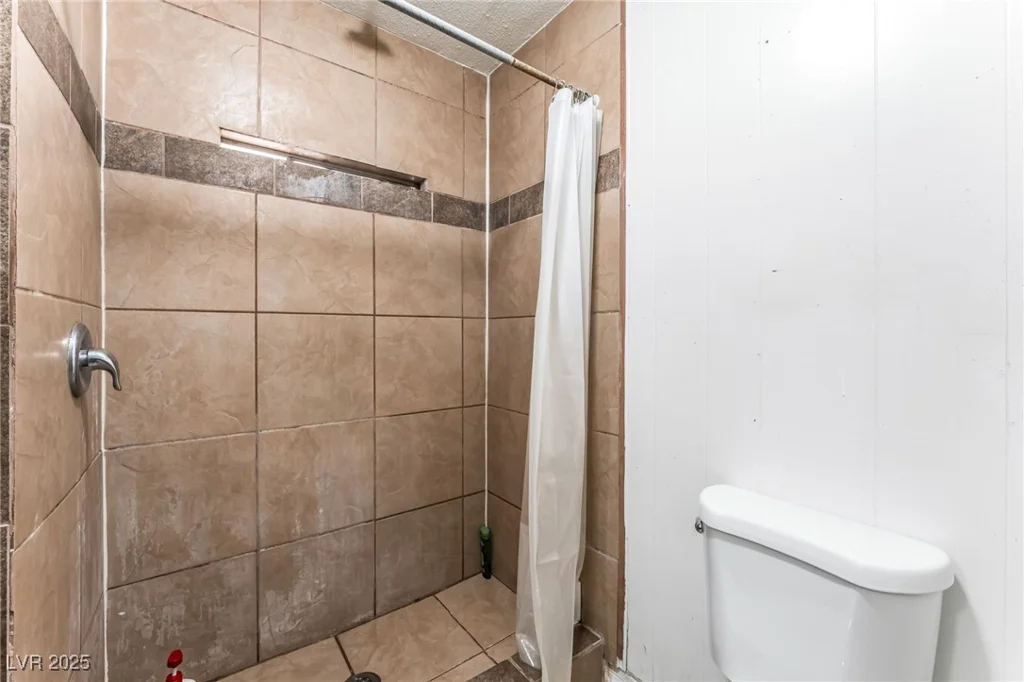 153 Sir Thomas, Las Vegas, NV 89110