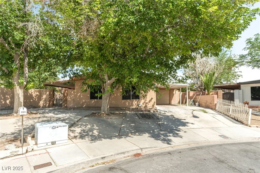 153 Sir Thomas, Las Vegas, NV 89110
