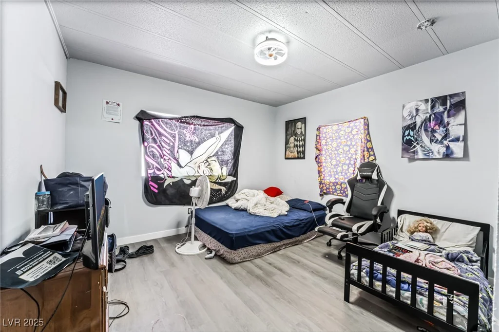 153 Sir Thomas, Las Vegas, NV 89110