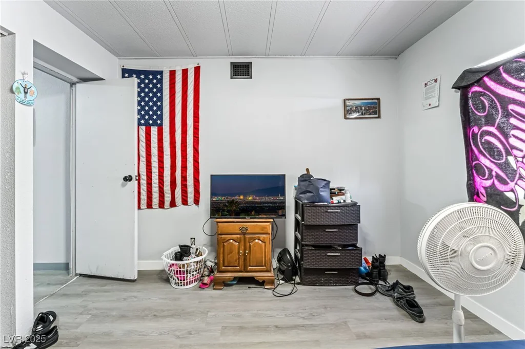 153 Sir Thomas, Las Vegas, NV 89110