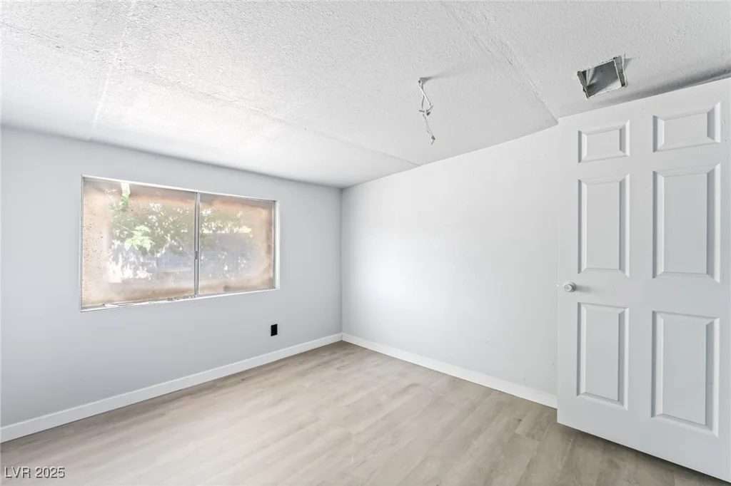 153 Sir Thomas, Las Vegas, NV 89110