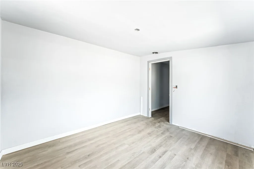 153 Sir Thomas, Las Vegas, NV 89110