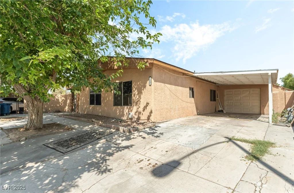 153 Sir Thomas, Las Vegas, NV 89110