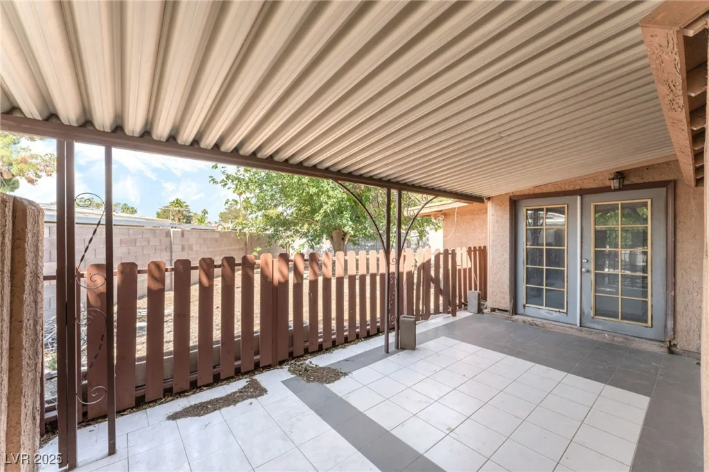 153 Sir Thomas, Las Vegas, NV 89110