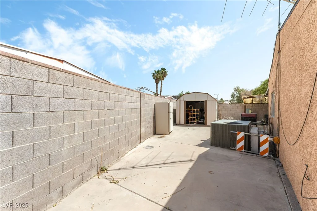 153 Sir Thomas, Las Vegas, NV 89110
