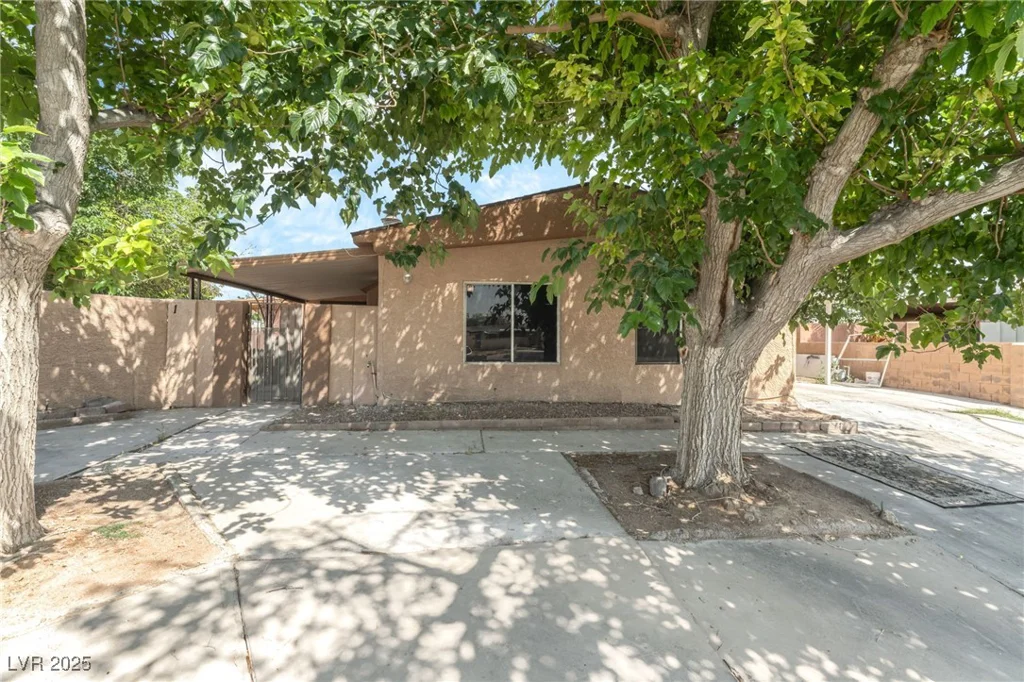 153 Sir Thomas, Las Vegas, NV 89110