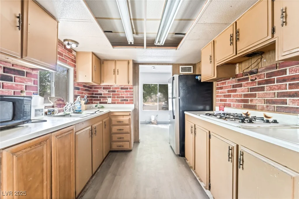 153 Sir Thomas, Las Vegas, NV 89110