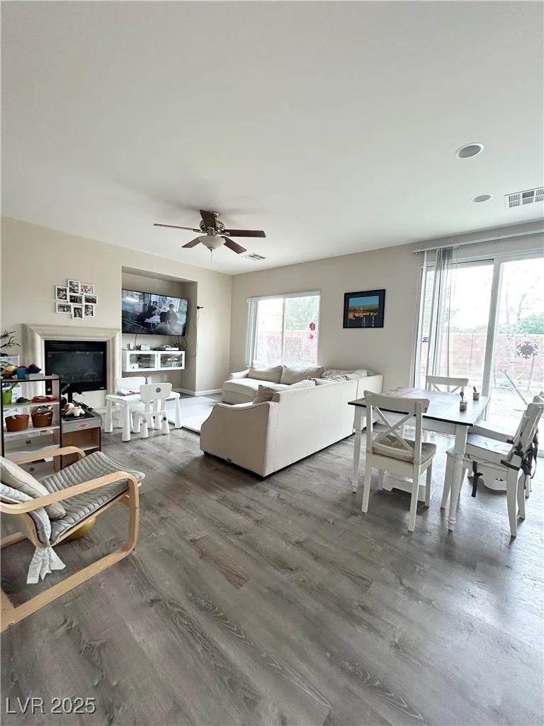 6812 Dipper, North Las Vegas, NV 89084