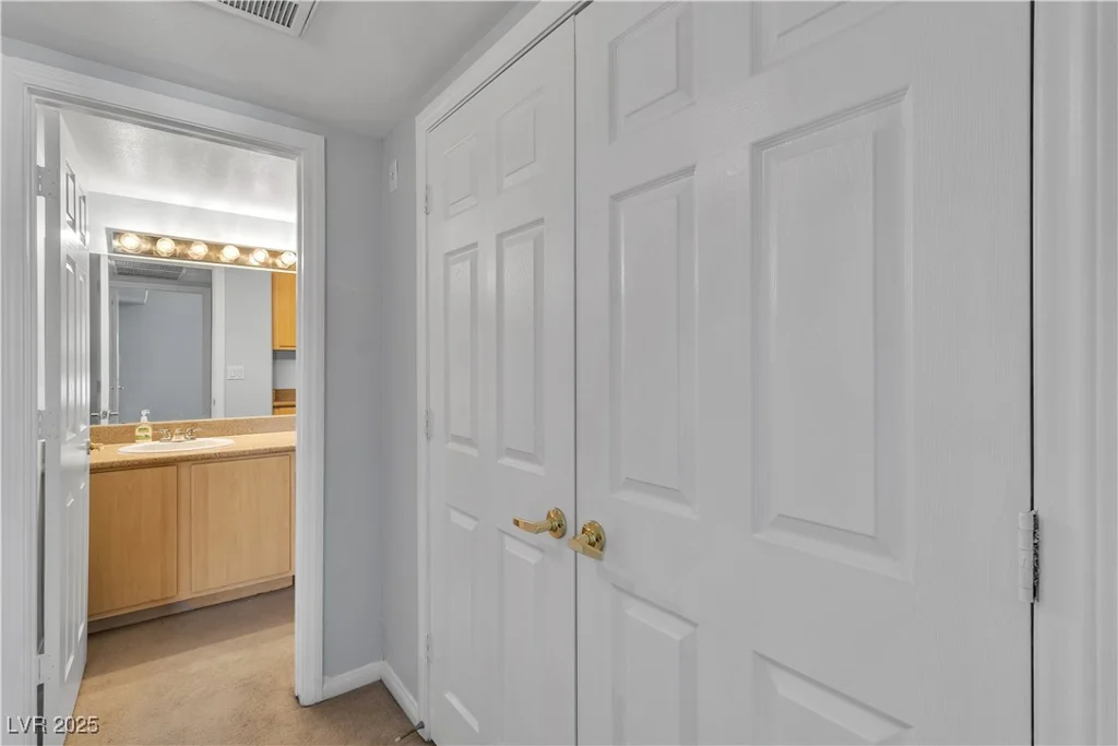 8000 Badura, Las Vegas, NV 89113