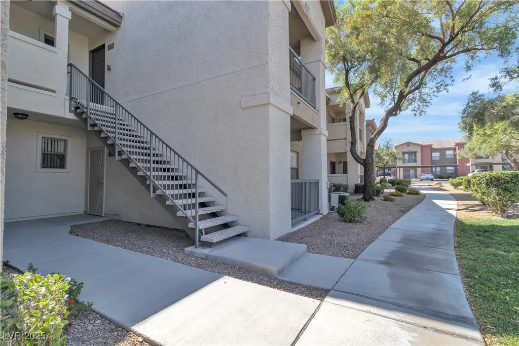 8000 Badura, Las Vegas, NV 89113