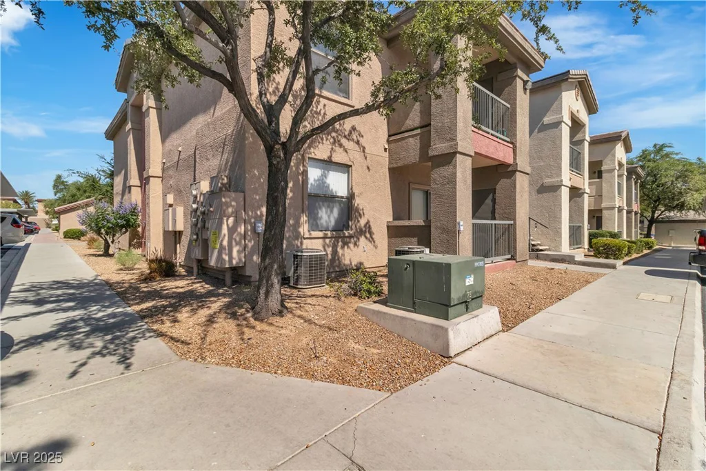 8000 Badura, Las Vegas, NV 89113