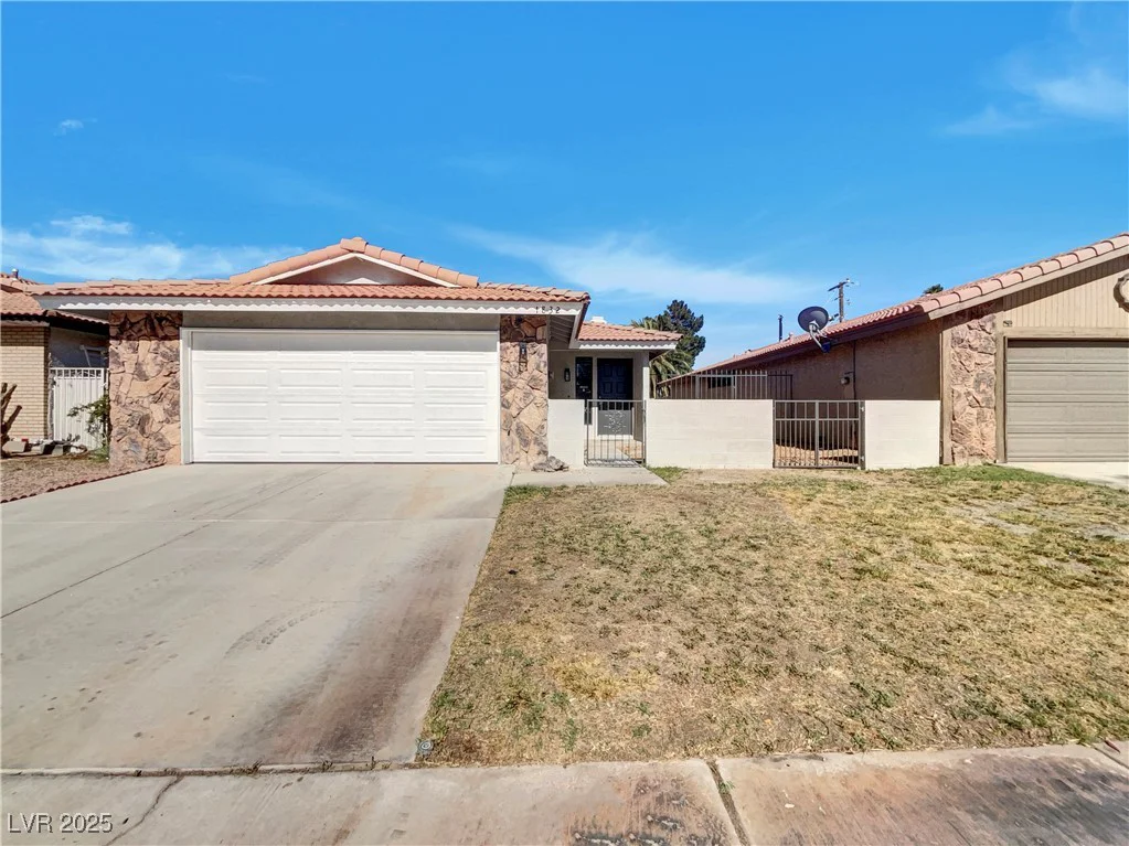 1832 Yellow Rose, Las Vegas, NV 89108