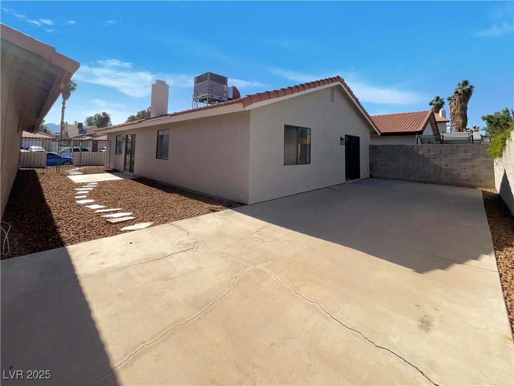 1832 Yellow Rose, Las Vegas, NV 89108