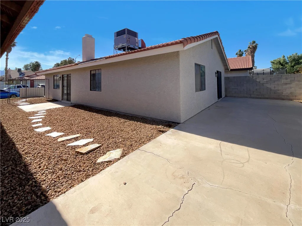 1832 Yellow Rose, Las Vegas, NV 89108