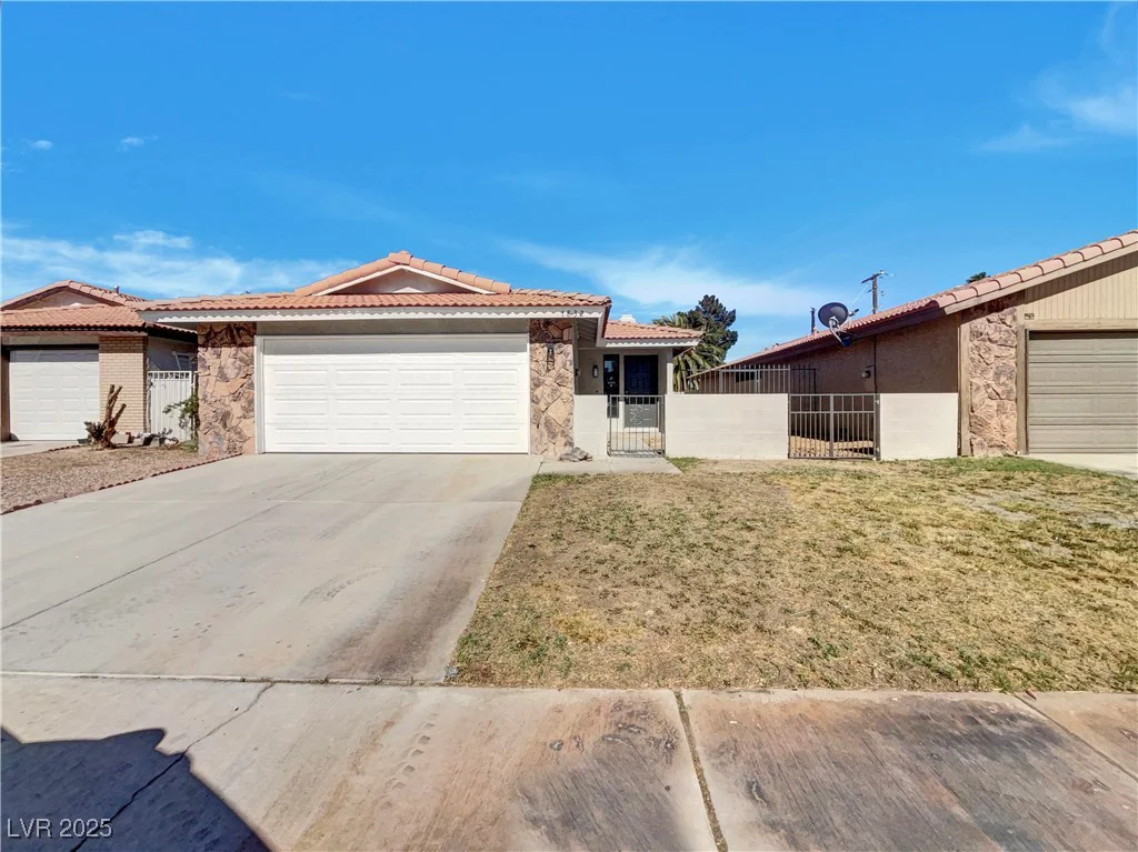1832 Yellow Rose, Las Vegas, NV 89108