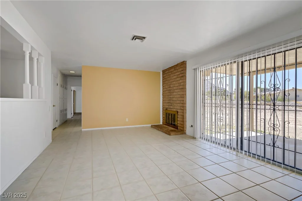 6727 Washington, Las Vegas, NV 89110