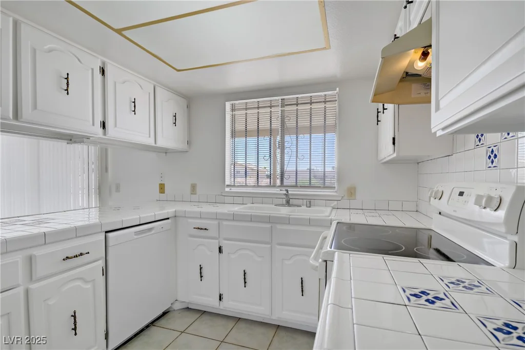 6727 Washington, Las Vegas, NV 89110