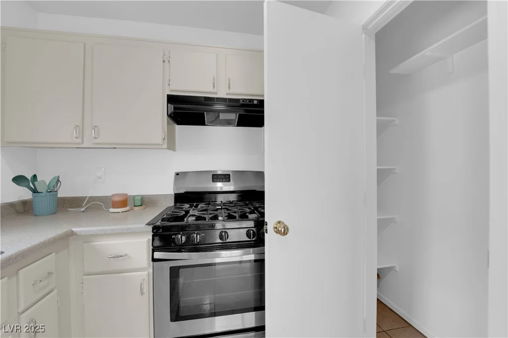 3102 Honeysuckle, North Las Vegas, NV 89031