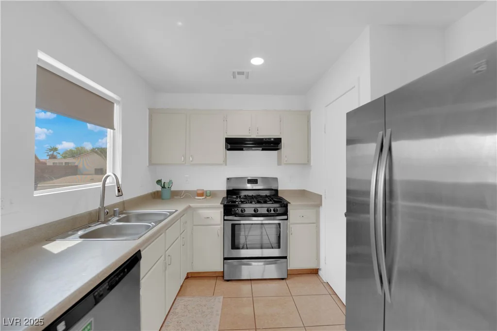 3102 Honeysuckle, North Las Vegas, NV 89031