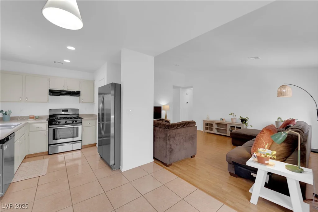 3102 Honeysuckle, North Las Vegas, NV 89031
