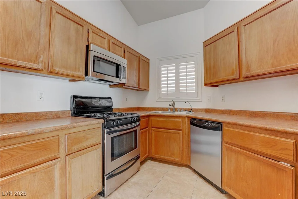 6624 Old Oxford, Las Vegas, NV 89108