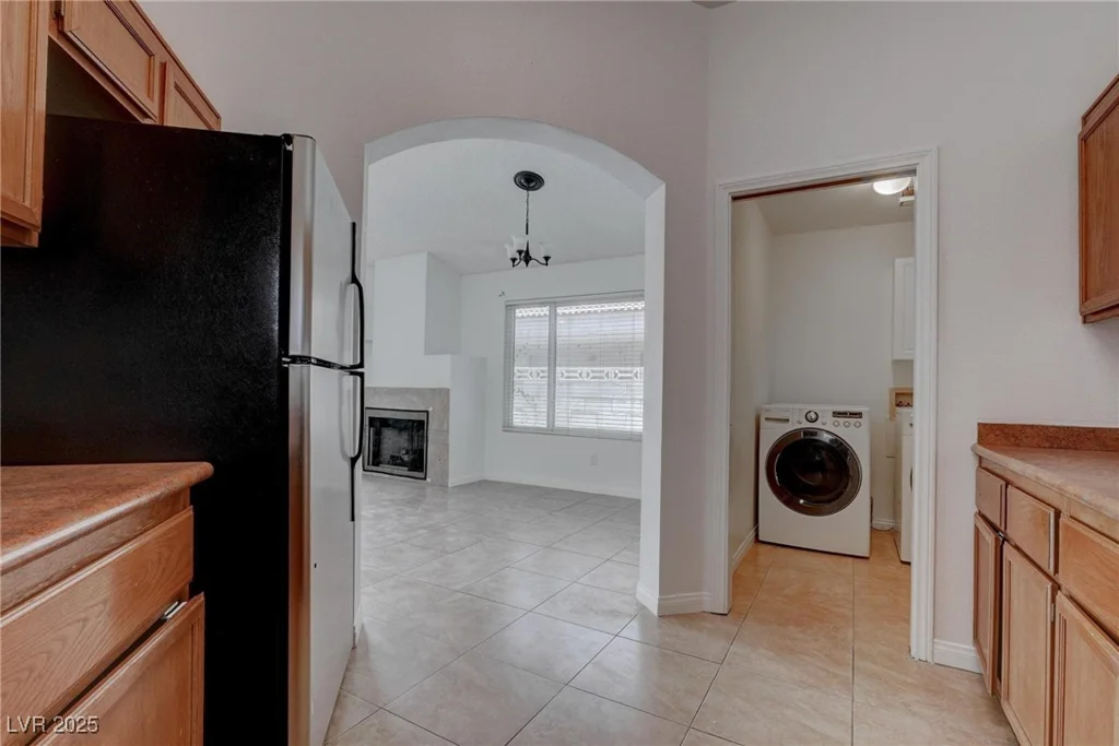 6624 Old Oxford, Las Vegas, NV 89108