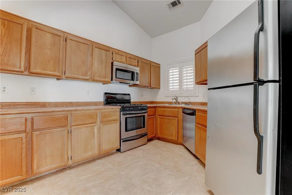 6624 Old Oxford, Las Vegas, NV 89108