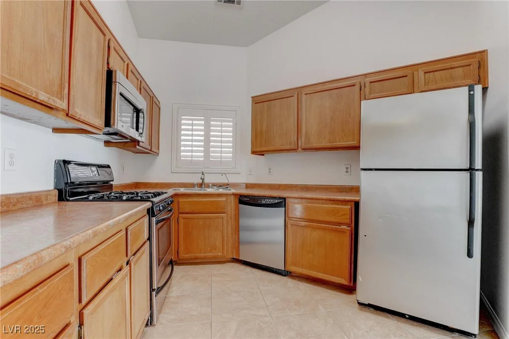 6624 Old Oxford, Las Vegas, NV 89108