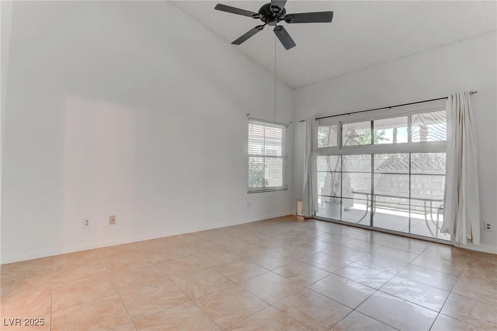 6624 Old Oxford, Las Vegas, NV 89108