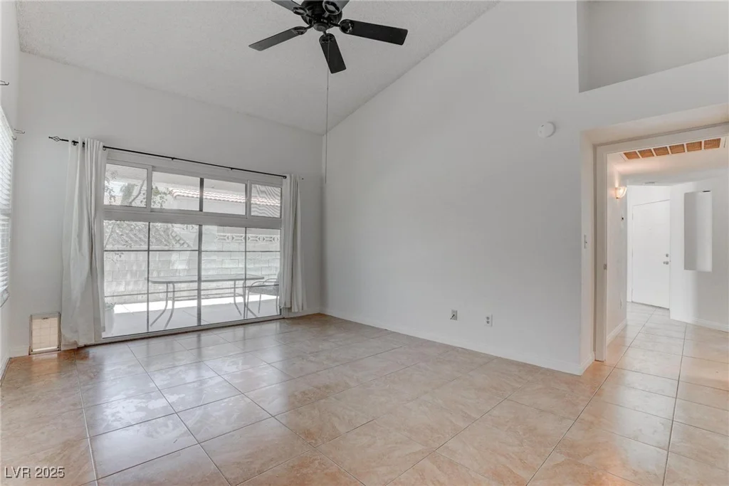 6624 Old Oxford, Las Vegas, NV 89108
