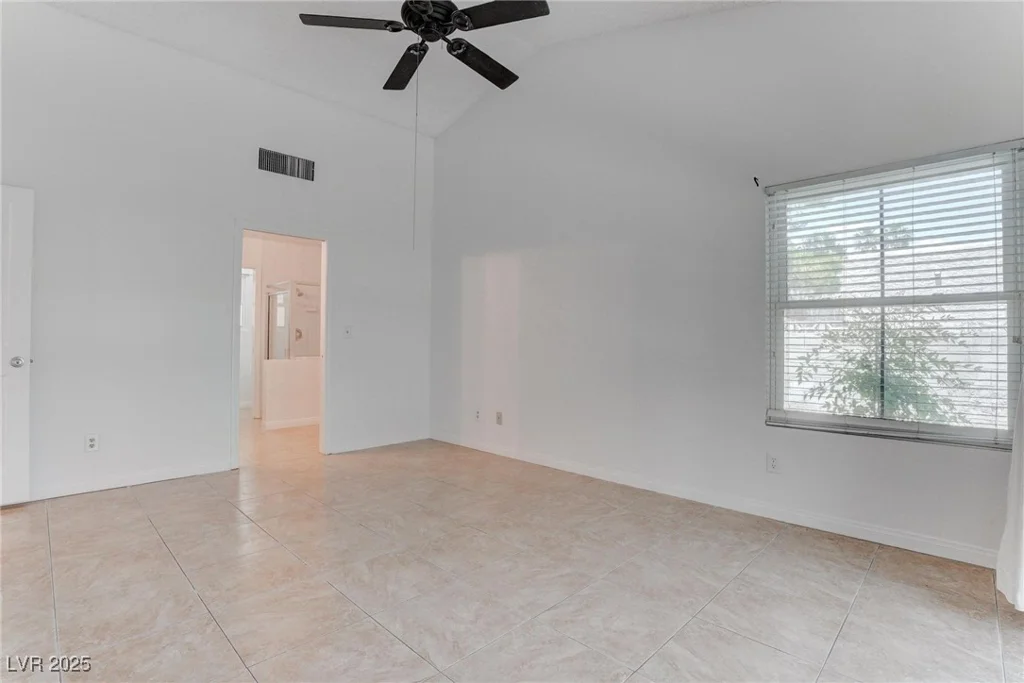 6624 Old Oxford, Las Vegas, NV 89108