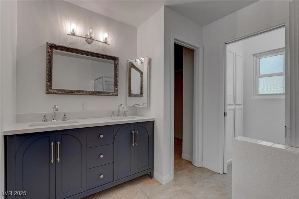 6624 Old Oxford, Las Vegas, NV 89108