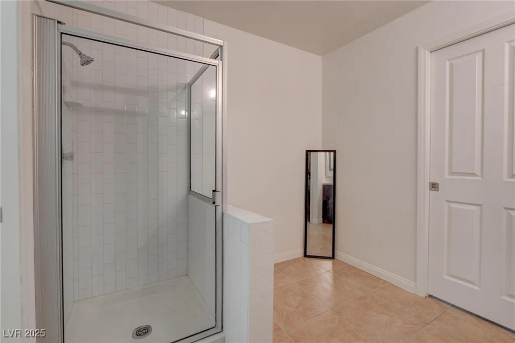 6624 Old Oxford, Las Vegas, NV 89108