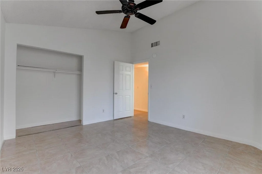 6624 Old Oxford, Las Vegas, NV 89108