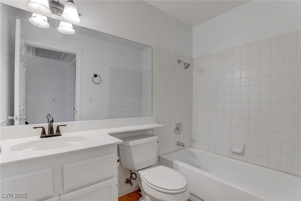 6624 Old Oxford, Las Vegas, NV 89108