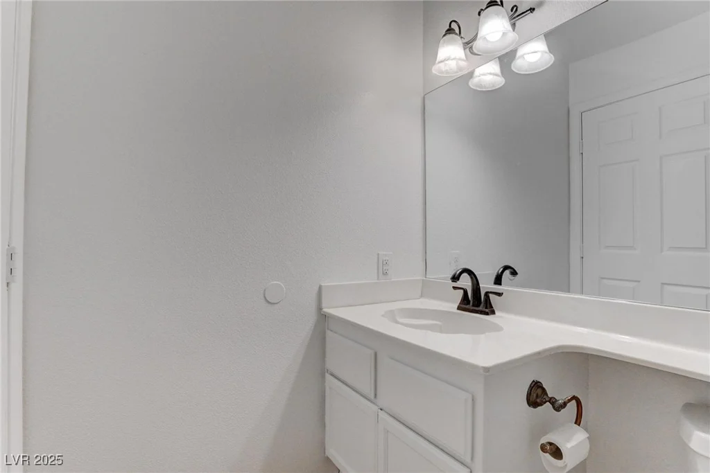 6624 Old Oxford, Las Vegas, NV 89108