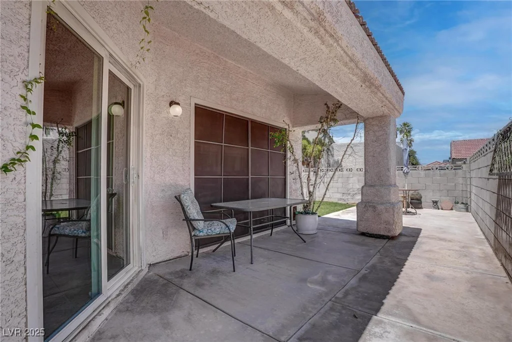 6624 Old Oxford, Las Vegas, NV 89108
