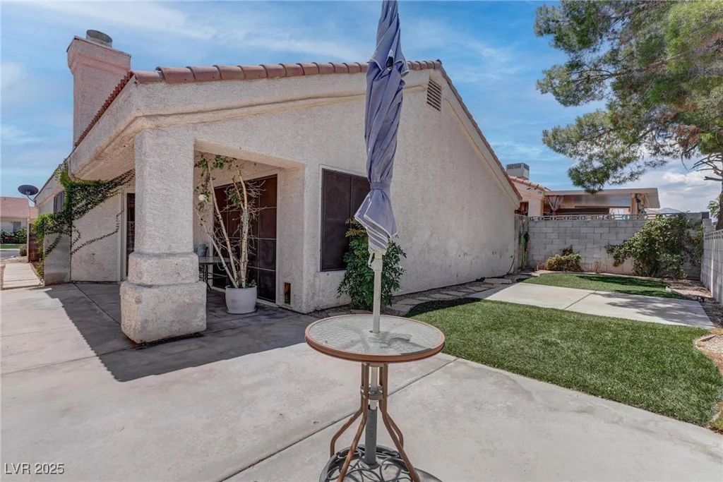 6624 Old Oxford, Las Vegas, NV 89108
