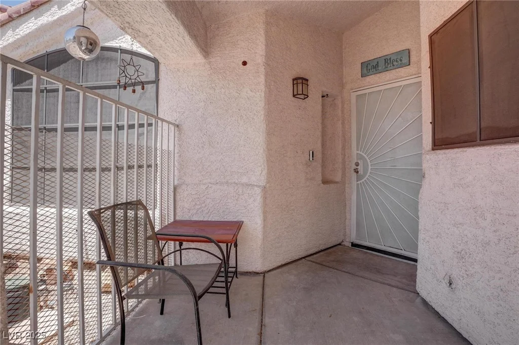 6624 Old Oxford, Las Vegas, NV 89108