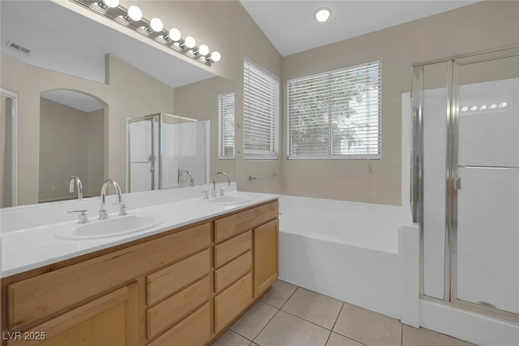 7544 Coral River, Las Vegas, NV 89131